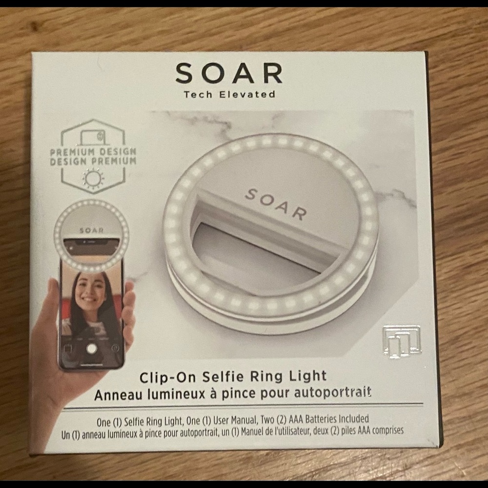 NWOT Soar clip on ring light.